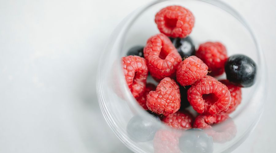 7 toimivaa keinoa aknen luonnolliseen hoitoon