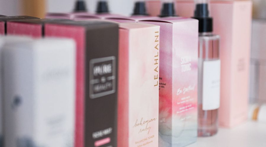 Paras kasvovesi kuivalle iholle - näin valitset oikein