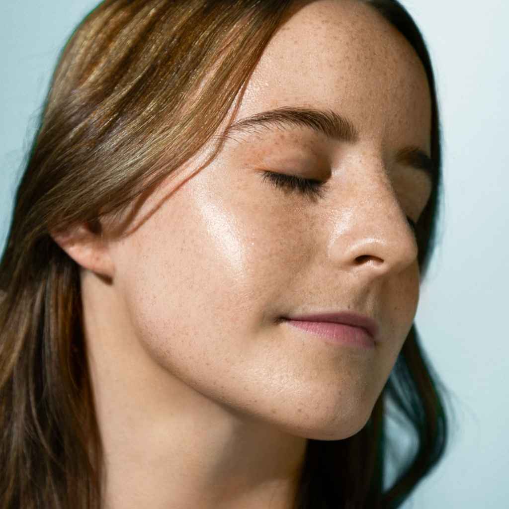 Aurinkovoide kasvoille Antipodes SPF 50+  iholla