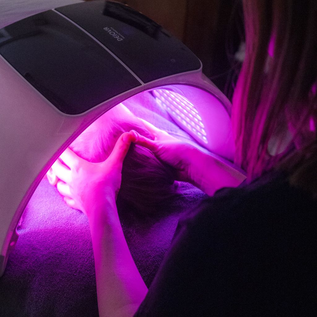 Kiinteyttävä kasvohoito ikääntyvälle iholle