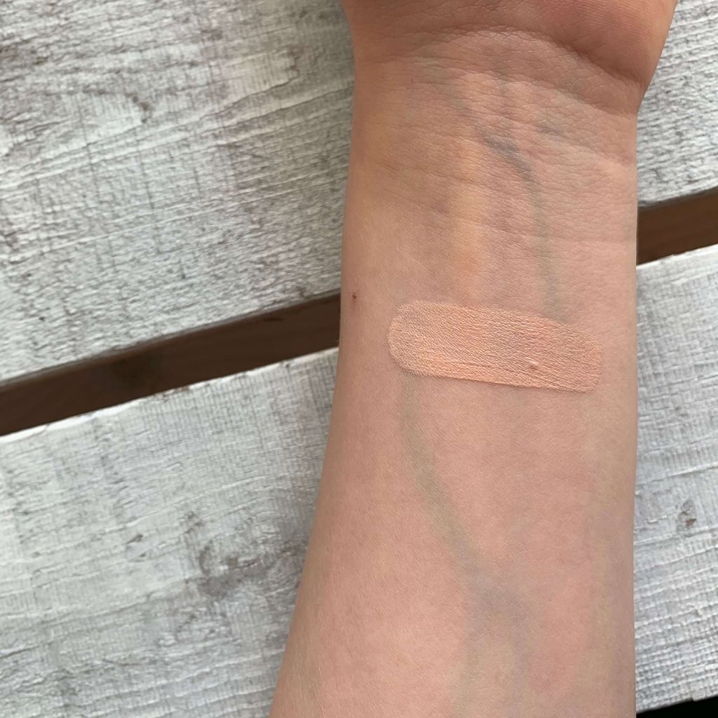 Lauren Brooke Peitevoide tummille silmänalusille swatch