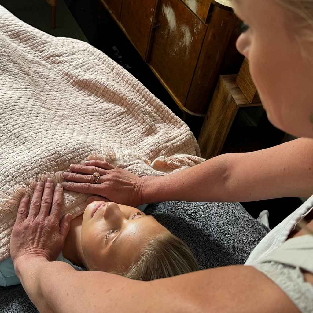 Rakkaudellinen kasvohoito ja energiahoito 90min