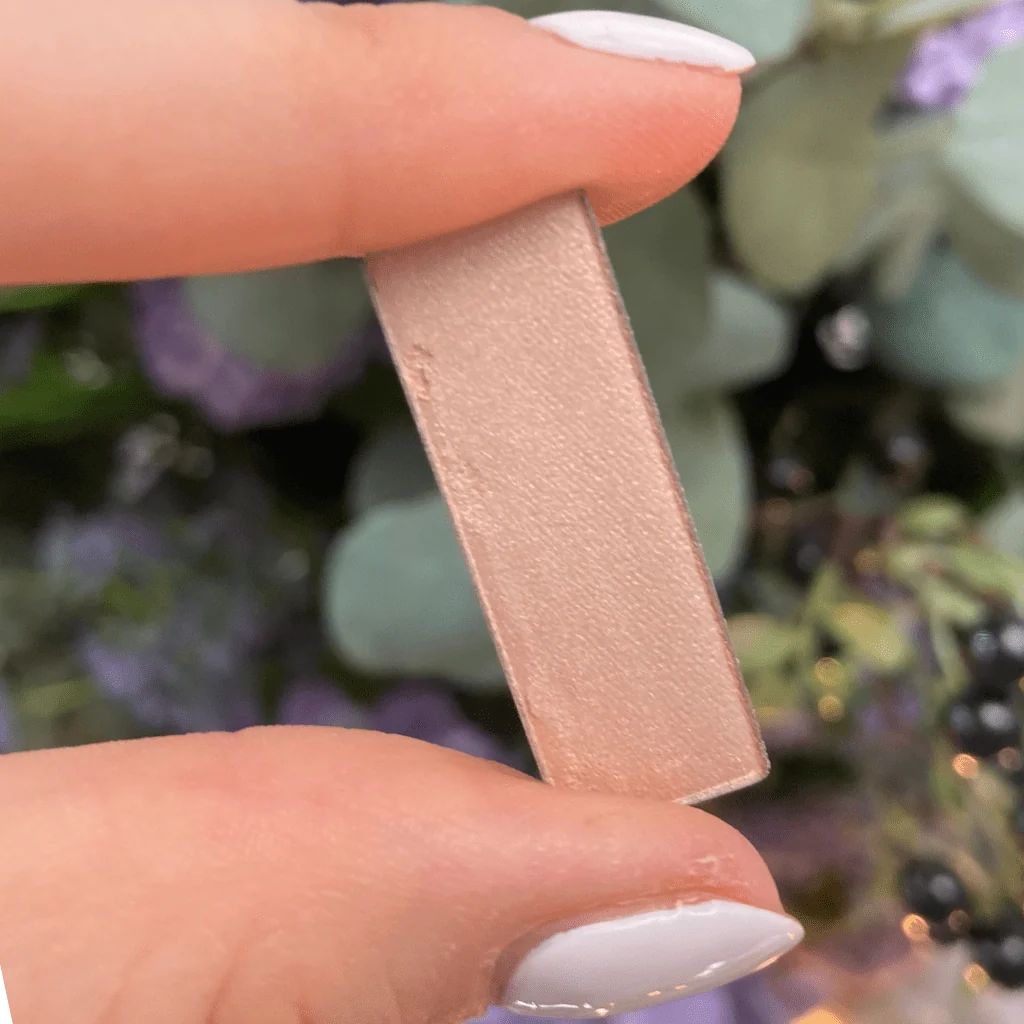 Nude luomiväri Zao Pearly 121 Pearly Ivory