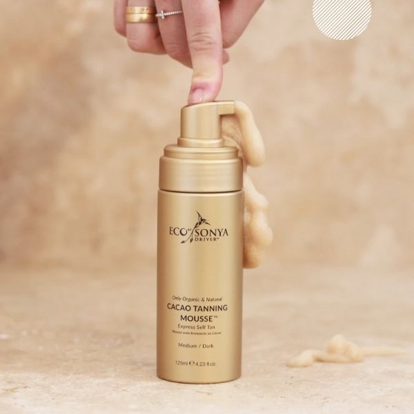 Eco by Sonya Cacao Tanning Mousse itseruskettavalla vaahdolla luonnollinen rusketus
